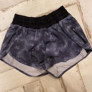 Lululemon tracker short 4”